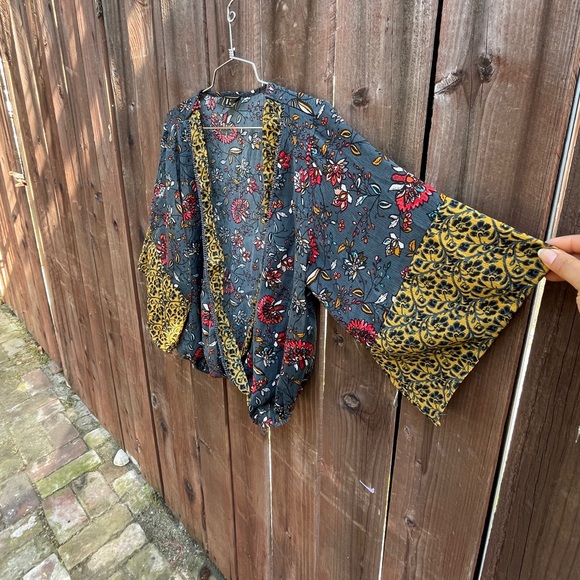 OLM | Women’s Teal Floral Blouse - Picture 3 of 7